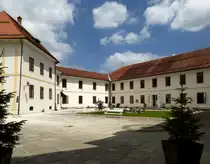 Skofja Loka, der Innenhof des Schlo�es, hier befindet sich das Stadtmuseum, Juni 2016
