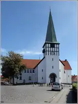 R�nne. Die Nicolai kirke geht auf das Jahr 1275 zur�ck. 24.08.2016