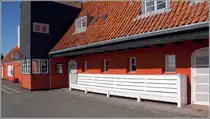 Am ehemaligen Bahnhof (heute Museum) in Gudhjem (Bornholm) kann man was auf die lange Bank schieben. 26.08.2016