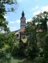 Skofja Loka, Blick �ber die Selzacher Zayer zur Jakobskirche in der Altstadt, Juni 2016
