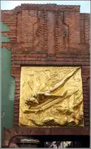 Bremen. Oberhalb des Eingangs zur B�ttcherstra�e befindet sich das Fassadenrelief  Der Lichtbringer  von Bernhard Hoetger. 07.09.2016