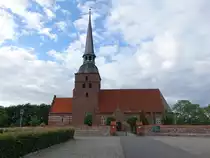 Kippinge, Ev. Kirche, fr�hgotisches Kirchenschiff aus Backstein, erbaut ab 1524 (18.06.2016)