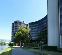 Stra�burg, die Westfassade des Geb�udes Salvador de Madariaga, gegen�ber vom Parlamentsgeb�ude, Aug.2016