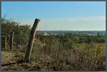 Blick vom 77 m hohen Alpengipfel des Freizeitparks Marienfelde, einer rekultivierten M�lldeponie, auf Berlin. (03.10.2016)