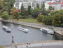 Blick vom Kuppelgang des Berliner Dom am 06. Oktober 2016 zur Spree in Richtung Alte Nationalgalerie 