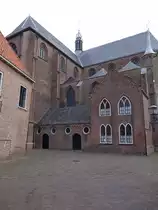 Harderwijk, sp�tgotische Niederl. Ref. Liebfrauenkirche, erbaut im 15. Jahrhundert (21.08.2016)
