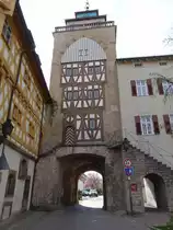 Markgr�ningen, Oberes Tor, erbaut 1555, Turmaufsatz von 1882 (10.04.2016)