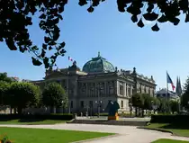 Stra�burg, die Stra�burger Nationalbibliothek, ist auch gleichzeitig Universit�tsbibliothek, steht mit den anderen gro�en repr�sentativen Bauten aus der Wilhelminischen Zeit am ehemaligen Kaiserplatz, heute Platz der Republik, Aug.2016
