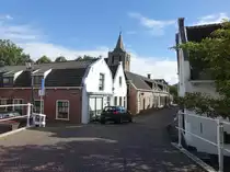 Linschoten, Dorpsstraat mit St. Johannes Kirche (22.08.2016)