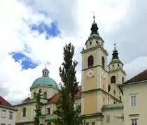 Ljubljana, die Doppelt�rme und die Kuppel der St.Nikolaus-Kathedrale, Juni 2016