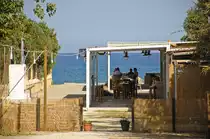 Strandcaf� in Platanias auf Kreta. Aufnahme: 22. Oktober 2016.