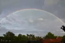HAMBURG, 04.09.2016, Regenbogen �ber Hamburg-Wandsbek