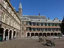 Den Haag, Binnenhof, mittelalterlicher Geb�udekomplex mit Sitz der niederl�ndischen Regierung (24.08.2016)