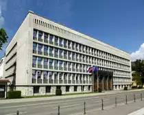 Ljubljana, das Parlamentsgeb�ude am Platz der Republik, erbaut 1954-59, Architekt V.Glanz, Juni 2016