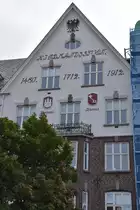 BERGEN (Fylke Vestland, bis 31.12.2019 Fylke Hordaland), 10.09.2016, geht doch! Auch wenn es nur auf einer Bergener H�userwand ist: Hamburg und Bremen vereint