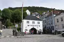 BERGEN (Fylke Vestland, bis 31.12.2019 Fylke Hordaland), 10.09.2016, das Geb�ude zur Talstation der Fl�ibanen, die zum Hausberg Fl�yen f�hrt