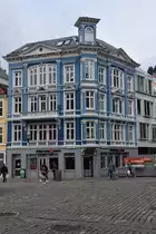 BERGEN (Fylke Vestland, bis 31.12.2019 Fylke Hordaland), 10.09.2016, imposantes Geb�ude in der Altstadt