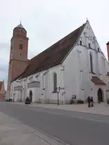 Donauw�rth, Liebfrauenm�nster, dreischiffige gotische Backstein-Hallenkirche, erbaut von 1444 bis 1467 (01.05.2016)