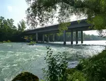 Ljubljana, �ber die Save f�hrt diese Autobr�cke im Stadtteil Tomacevo, Juni 2016