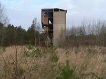 Halb eingest�rzter Rohbau (mit Z�unen gut gesichert). 30.12.2007, Prora