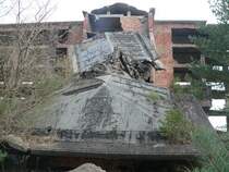 Nach einem Sprengversuch eingest�rztes Treppenhaus am Rohbau eines KdF-Geb�udes. Genauere Erl�uterungen zur KdF-Anlage finden sich in �lteren Fotos von mir in der Prora-Kategorie. 30.12.2007