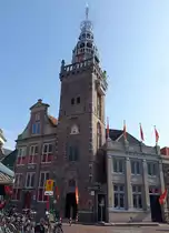 Monnickendam, Speeltoren, erbaut 1450, Turmspitze von 1592, Glockenspiel von 1595 (27.08.2016)