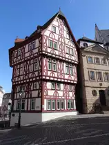 Aschaffenburg, Fachwerkhaus am Stiftsplatz (02.10.2016)