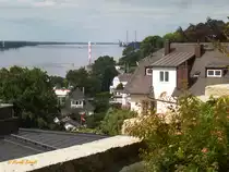 Hamburg am 16.8.2016: Blick von Blankenese elbabw�rts /