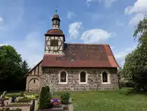 Feldsteinkirche von Neschholz, sp�tromanischer Saalbau mit neubarockem Fachwerkturm, erbaut im 13. Jahrhundert (21.05.2016)
