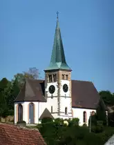 Bahlingen am Kaiserstuhl, Blick zur Bergkirche oberhalb des Ortes, Aug.2015