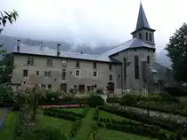 Le Bourget-du-Lac, Probsteikirche St. Laurent mit Kloster, erbaut im 15. Jahrhundert (17.09.2016)