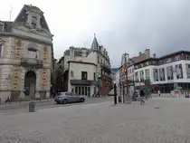 Thiers, Geb�ude am Place Antonin Chastel (19.09.2016)