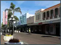 Einkaufsstra�e in Napier. Die Stadt wurde nach einem Erdbeben in den 1930er Jahren im Art d�co-Stil wieder aufgebaut. (19.10.2016)