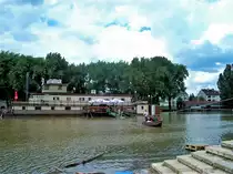 Gy�r, Restaurant Westy Haj� bei Hochwasser - 05.06.2006