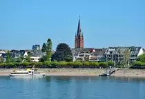 Rheinufer Bonn-Beuel mit der St. Josef-Kirche und der Personenf�hre - 07.09.2016