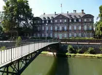 Stra�burg, der Judensteg �ber die Ill, f�hrt zum ehemaligen Stadtpalais Klinglin, sp�ter Residenz des deutschen Kaisers Wilhelm I., heute Sitz des Pr�fekten, Aug.2016