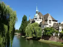 Stra�burg, das 1902 im Stil des Historismus erbaute Gymnasium an der Ill ist als historisches Monument gelistet, Aug.2016