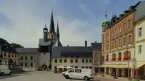 Der Marktplatz von Burgst�dt. Im Hintergrund ist die Stadtkirche zu sehen.
Aufgenommen im August 2016.
