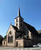 Stra�burg, die evangelische St.Nikolaus-Kirche, erbaut im gotischen Stil von 1387-1454, Juli 2016