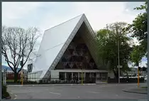 Nach dem Erdbeben von 2011 wurde die Cardboard Cathedral als Ersatz f�r die schwer besch�digte ChristChurch Cathedral errichtet. Sie besteht als provisorische Kirche teilweise aus Karton und wurde 2013 eingeweiht. (Christchurch, 28.10.2016)