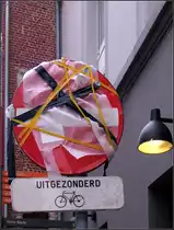 . X -

Professionelle Aufhebung eines Verkehrsschildes, gesehen in der Altstadt von Antwerpen.

19.06.2016 (G)