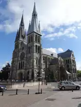 Chalons-en-Champagne, Kirche Notre-Dame-en-Vaux, erbaut ab 1157, Kircht�rme erbaut im 13. Jahrhundert (09.07.2016)
