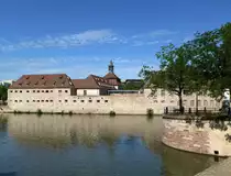Stra�burg, Blick �ber die Ill zum ehemaligen Kloster Sainte Marguerite, seit 1945 Nationale Hochschule f�r Verwaltung, Juli 2016