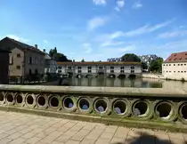 Stra�burg, Blick von den Gedeckten Br�cken �ber die Ill zum Vauban-Stauwerk, Juli 2016