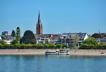 Rheinufer Bonn-Beuel mit St. Josef-Kirche und der Personenf�hre am Anleger in Beuel - 07.09.2016