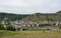 Kobern-Gondorf mit der Niederburg und, in Richtung Ort, dem romanischen Glockenturm - 11.09.2016