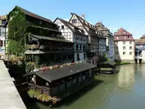 Stra�burg, Blick auf das bekannte Restaurant an der St.Martin-Br�cke im Gerberviertel, Juli 2016
