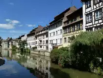 Stra�burg, Fachwerkbauten aus dem 16. und 17.Jahrhundert an der Ill im Gerber-und M�llerviertel (Petite France), Juli 2016