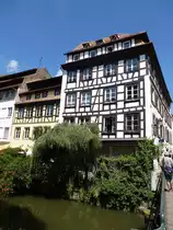 Stra�burg, an der Fasanenbr�cke �ber die Ill im Stadtteil Klein Frankreich, Juli 2016