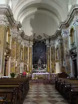 Trient, barocker Innenraum der Kirche San Francesco Saverio, erbaut von 1708 bis 1711 durch Architekt Andrea Pozzo, Altarbilder von Paul Troger und Carlo Gaudenzio 
Mignocchi (07.10.2016)